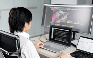 双峰 ,php声明和调用变量的符号是什么？